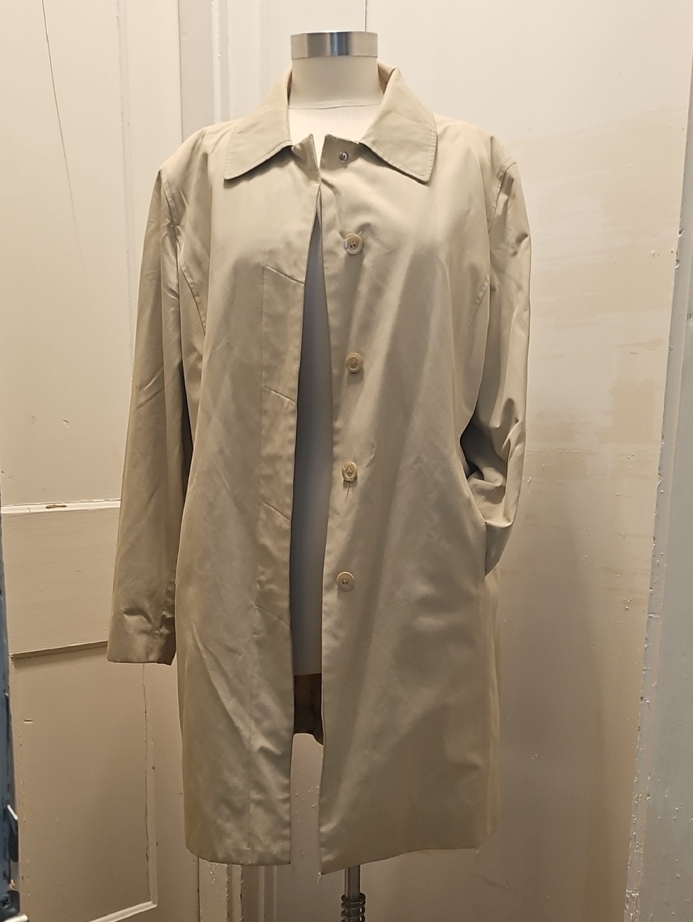 Classic Women's Beige Single-Breasted Trench Coat